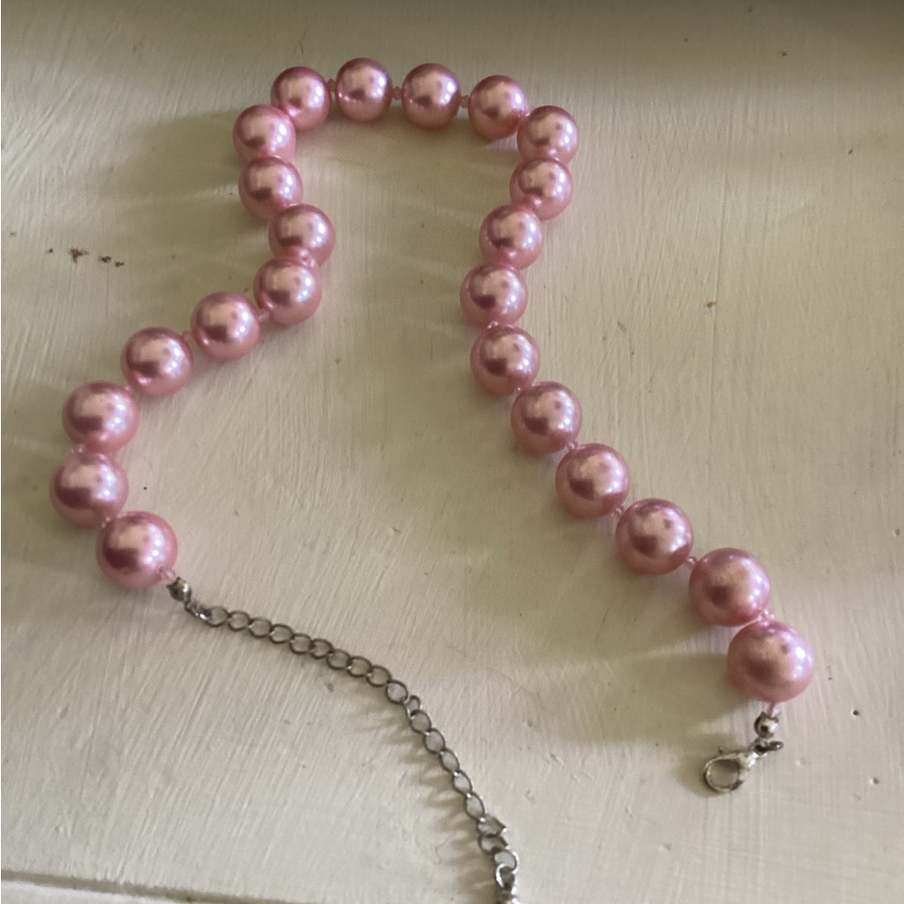 Vintage pearl choker.